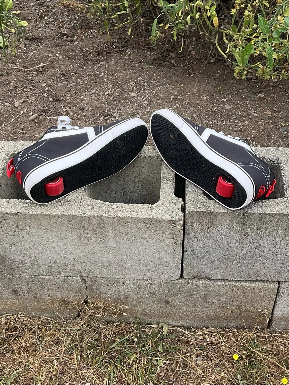 Heelys GR8 Pro 20 Black White Red Wheeled Skate Shoes Youth Size 6